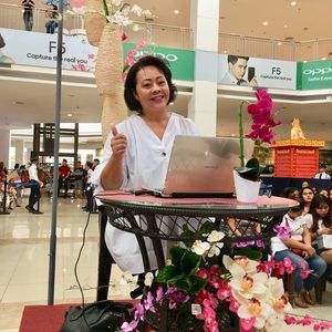 Meet your Posher, Joy